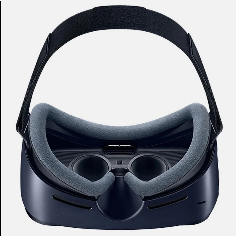 Samsung Gear VR Headset Powered by Oculus
